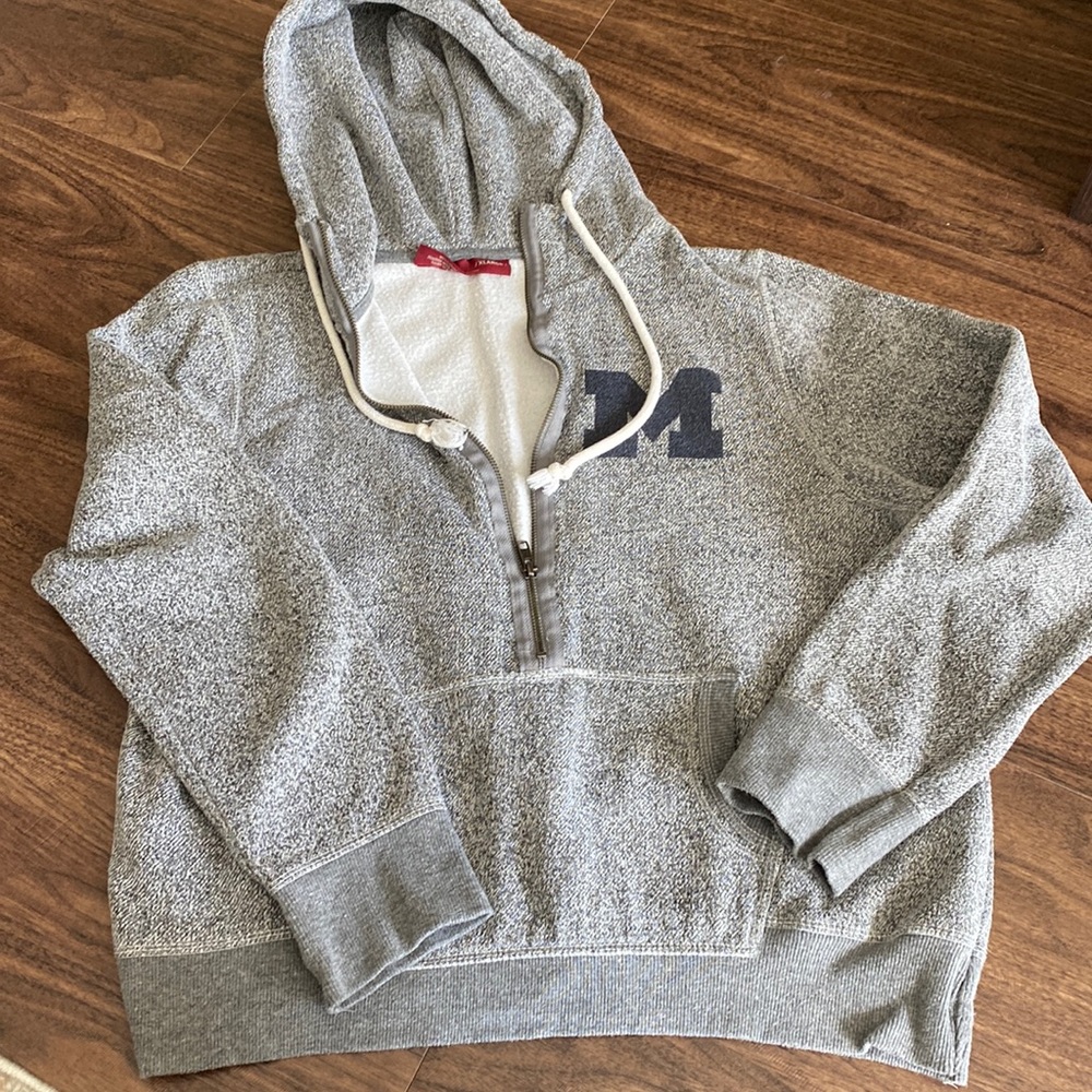 University of Michigan 1/4 zip hoodie